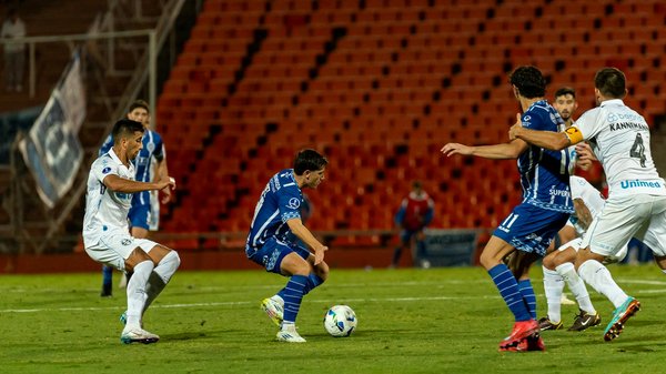 What are the best strategies for divers to enhance their entry technique?