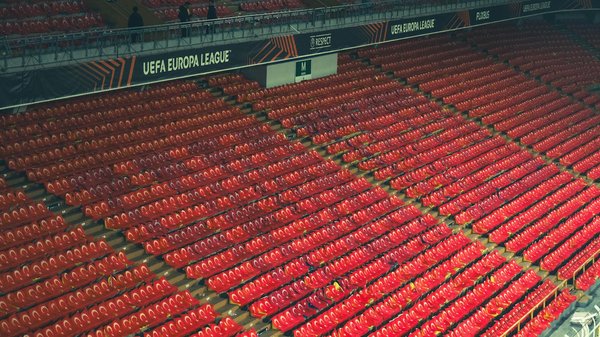 What are the best practices for UK fencers to maintain peak conditioning during a long tournament?
